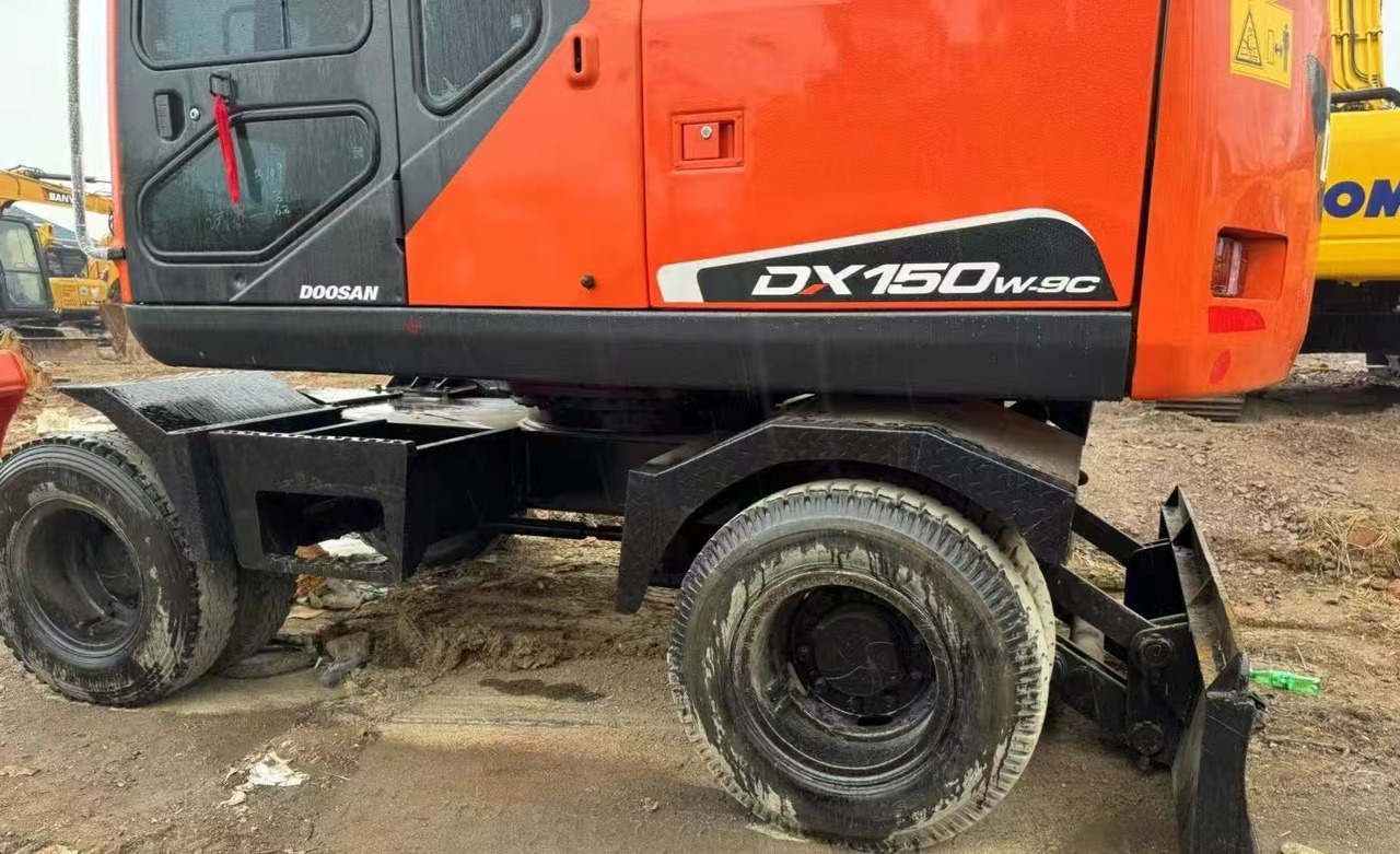 DOOSAN DX150W Wheel Excavator Good Condition - Bager točkaš: slika 3 DOOSAN DX150W Wheel Excavator Good Condition - Bager točkaš: slika 3
