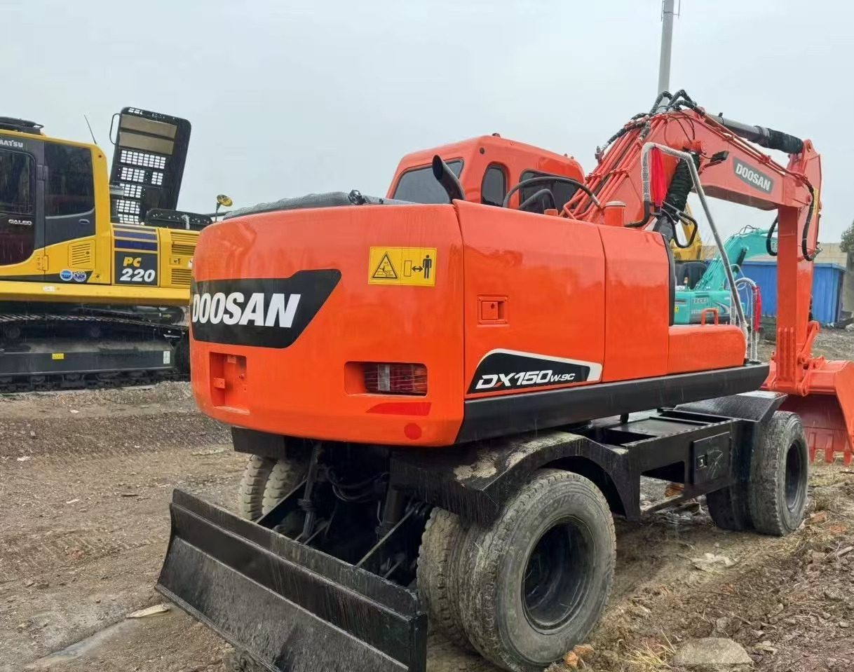 DOOSAN DX150W Wheel Excavator Good Condition - Bager točkaš: slika 1 DOOSAN DX150W Wheel Excavator Good Condition - Bager točkaš: slika 1