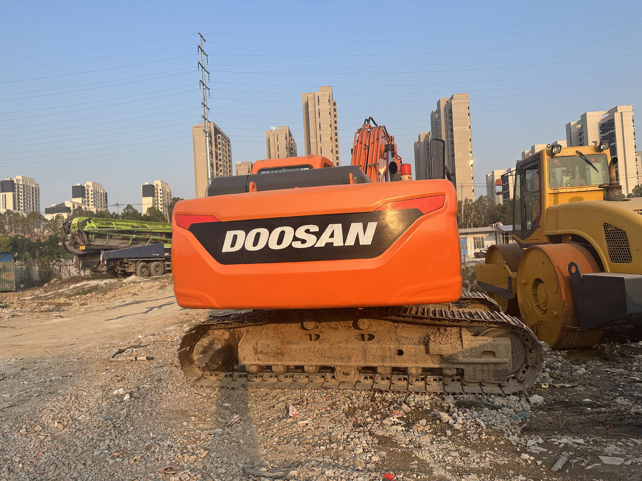 DOOSAN DX220 Crawler Excavator Good Condition - Bager guseničar: slika 4 DOOSAN DX220 Crawler Excavator Good Condition - Bager guseničar: slika 4
