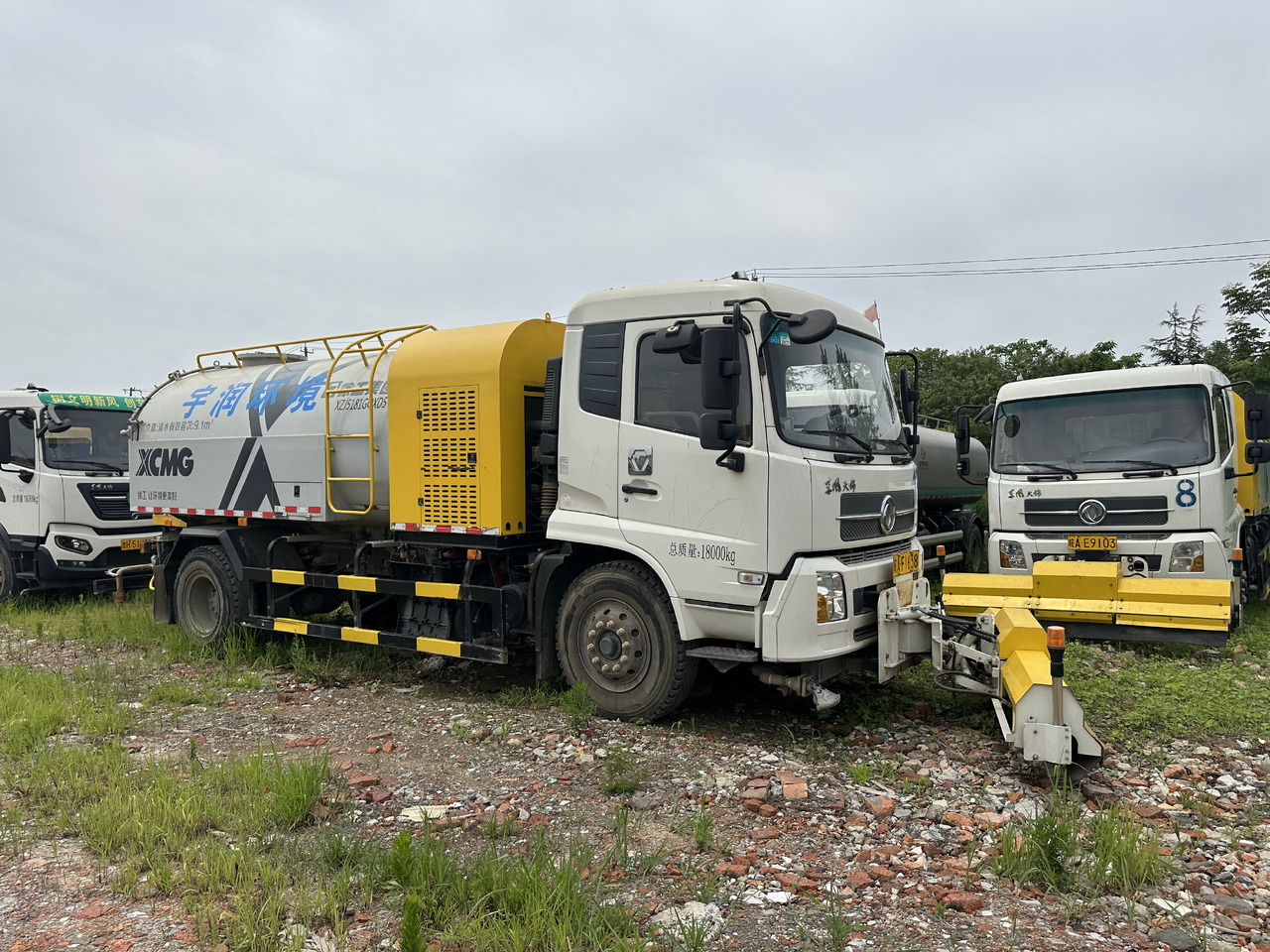 Dongfeng Large Vacuum Suction Truck - Vakuumska cisterna: slika 2 Dongfeng Large Vacuum Suction Truck - Vakuumska cisterna: slika 2