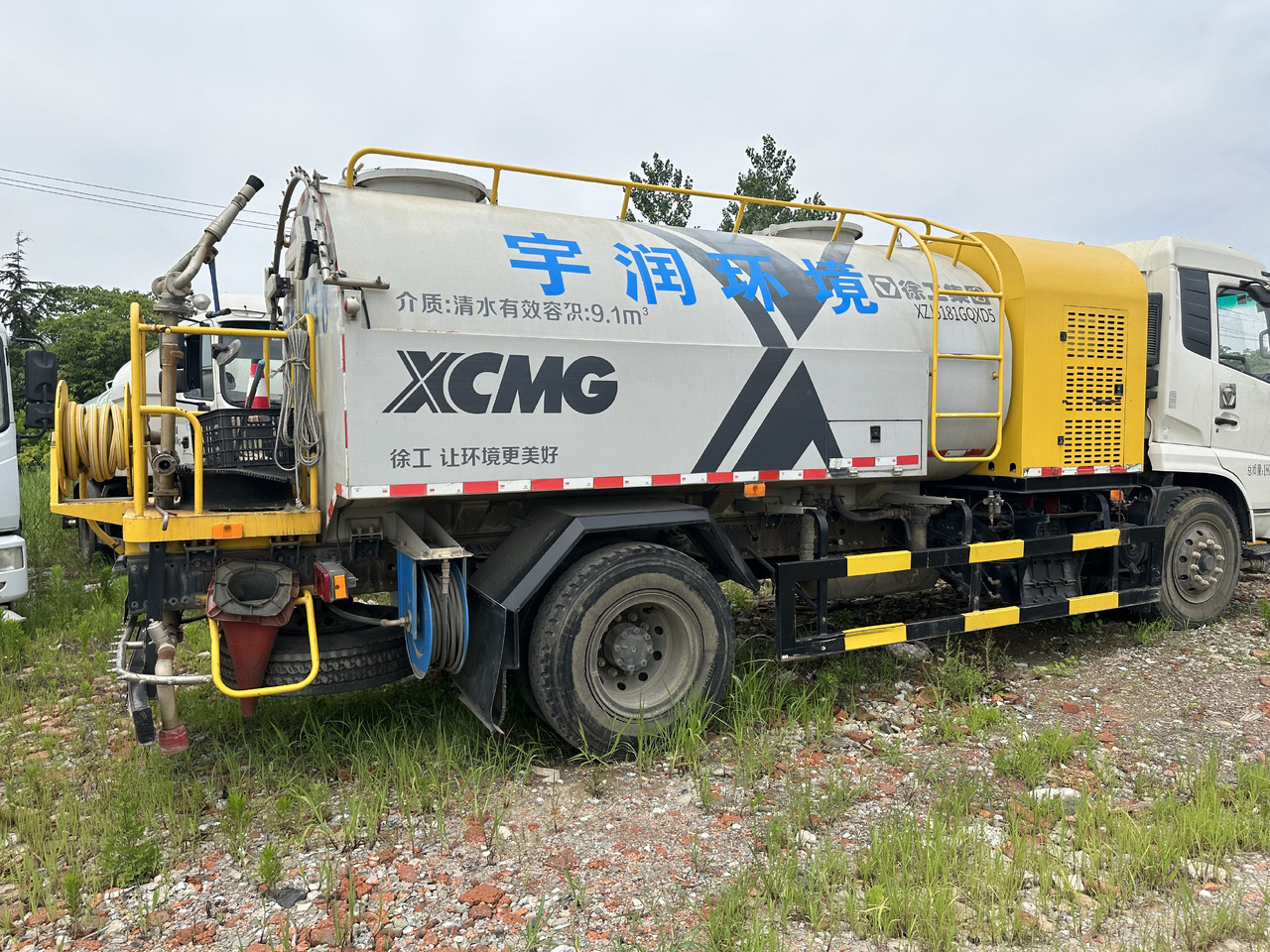 Dongfeng Large Vacuum Suction Truck - Vakuumska cisterna: slika 3 Dongfeng Large Vacuum Suction Truck - Vakuumska cisterna: slika 3