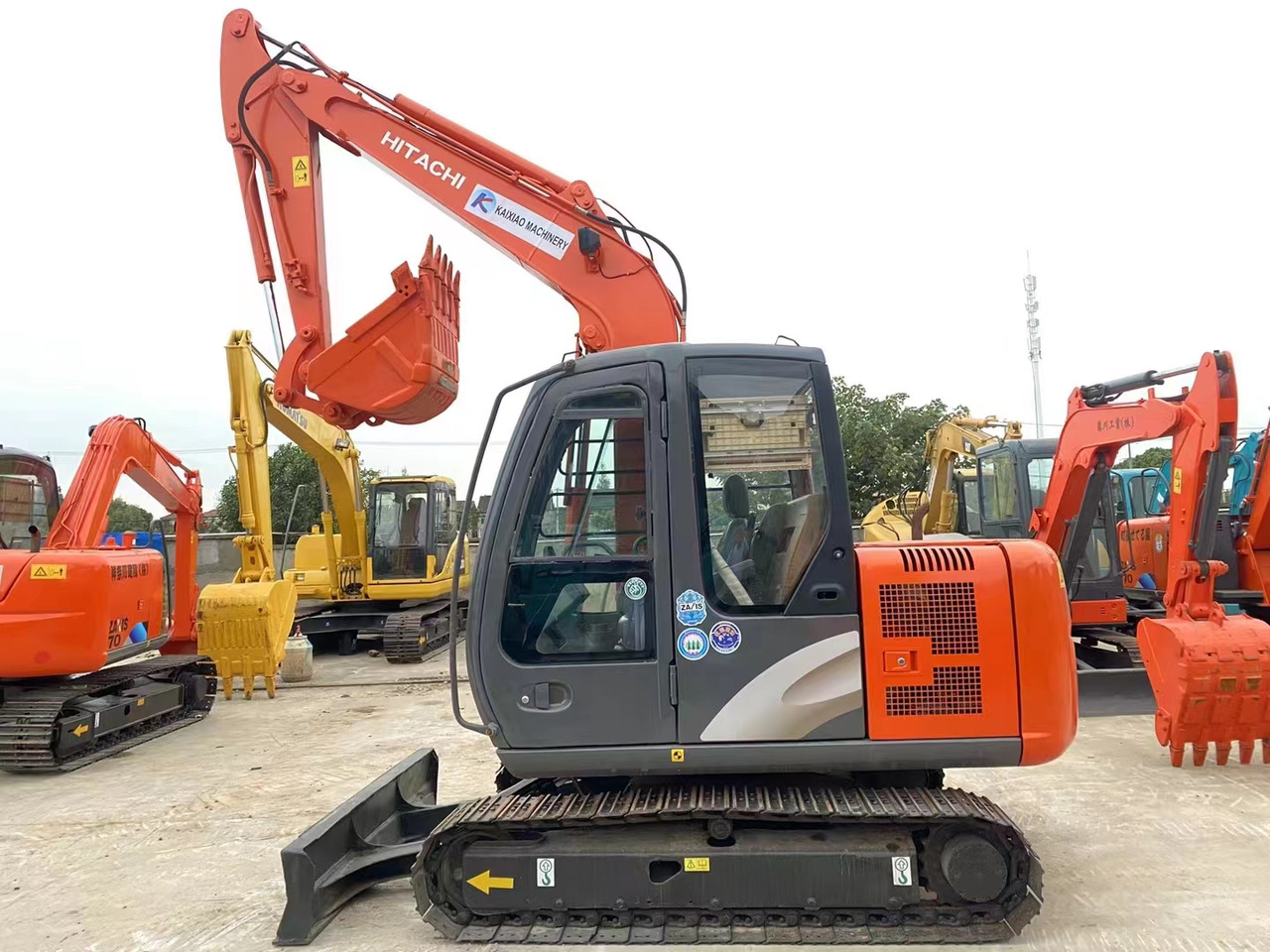 HITACHI ZX60 - Bager guseničar: slika 1 HITACHI ZX60 - Bager guseničar: slika 1