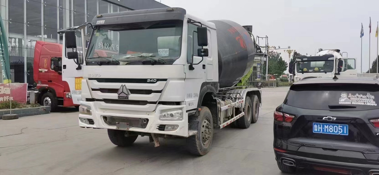 HOWO 6*4 Cement Mixer Truck - Mikser za beton: slika 1 HOWO 6*4 Cement Mixer Truck - Mikser za beton: slika 1