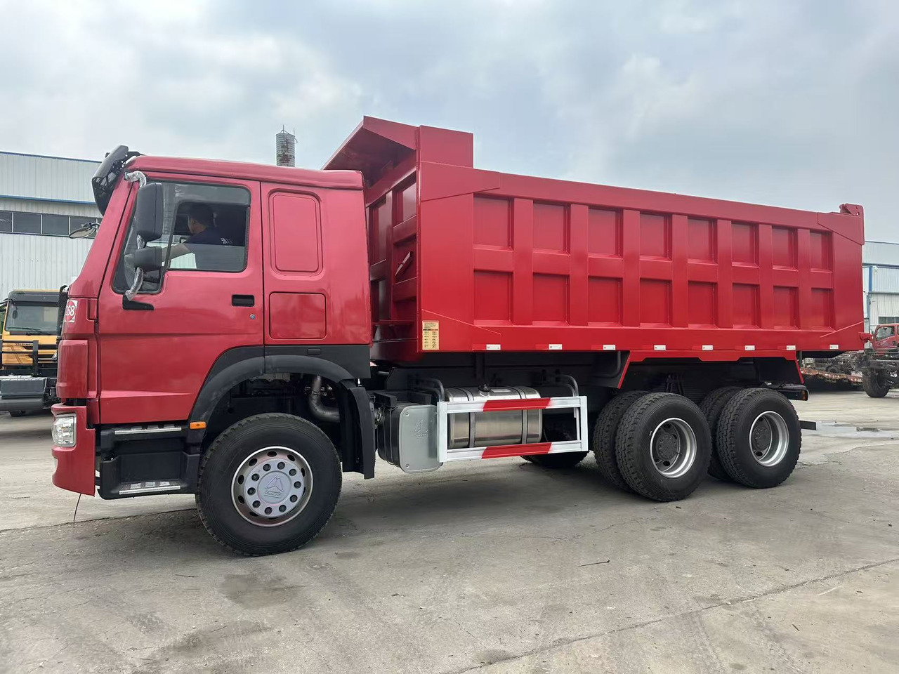 HOWO Dump Truck 6x4 Click Here for Discount - Istovarivač: slika 3 HOWO Dump Truck 6x4 Click Here for Discount - Istovarivač: slika 3