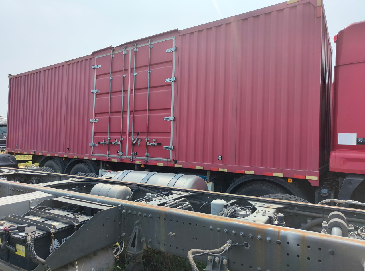 HOWO Haohan N7 Box Truck Click Here for Discount - Kamion sa zatvorenim sandukom: slika 5 HOWO Haohan N7 Box Truck Click Here for Discount - Kamion sa zatvorenim sandukom: slika 5
