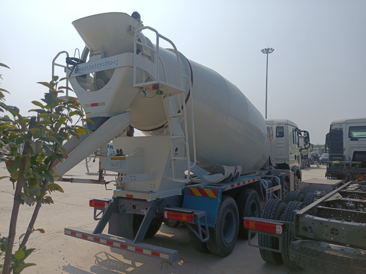 HOWO TX350 Cement Mixer Truck - Mikser za beton: slika 5 HOWO TX350 Cement Mixer Truck - Mikser za beton: slika 5
