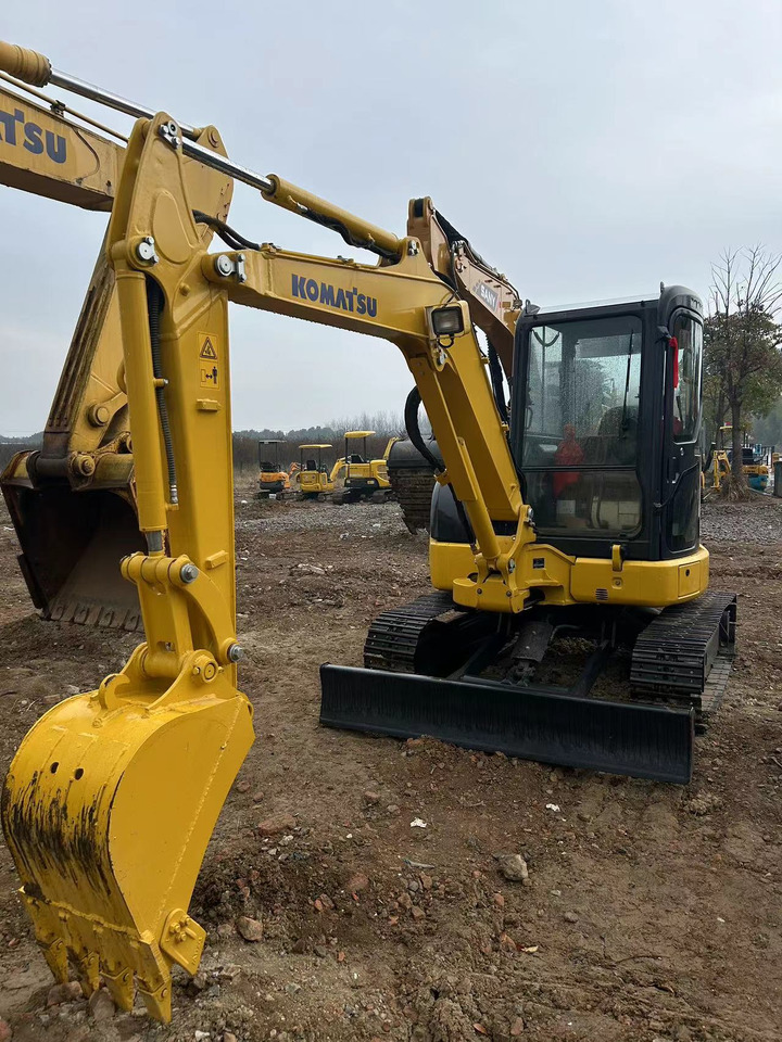 KOMATSU Mini Excavator PC40 With Enclosed Cab - Mini bager: slika 1 KOMATSU Mini Excavator PC40 With Enclosed Cab - Mini bager: slika 1