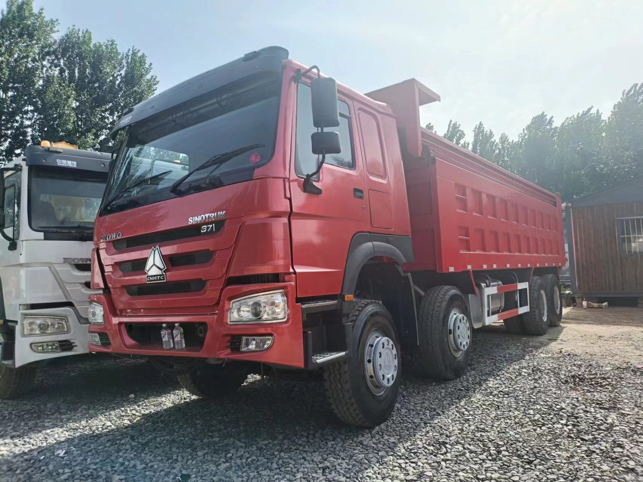 SINOTRUK HOWO 371 - Istovarivač: slika 1 SINOTRUK HOWO 371 - Istovarivač: slika 1