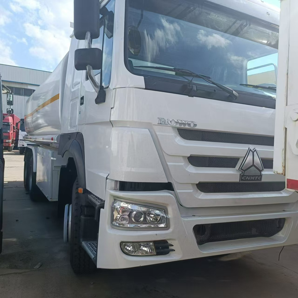SINOTRUK HOWO 371 - Kamion cisterna: slika 2 SINOTRUK HOWO 371 - Kamion cisterna: slika 2
