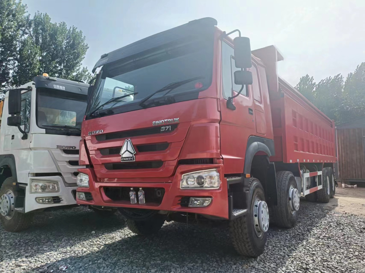 SINOTRUK HOWO 371 - Istovarivač: slika 2 SINOTRUK HOWO 371 - Istovarivač: slika 2