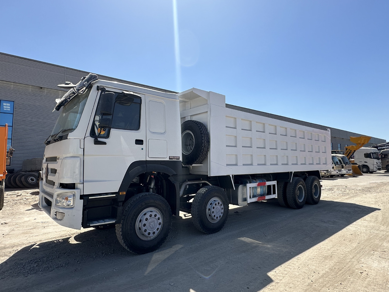 SINOTRUK HOWO 400 8X4 - Istovarivač: slika 1 SINOTRUK HOWO 400 8X4 - Istovarivač: slika 1