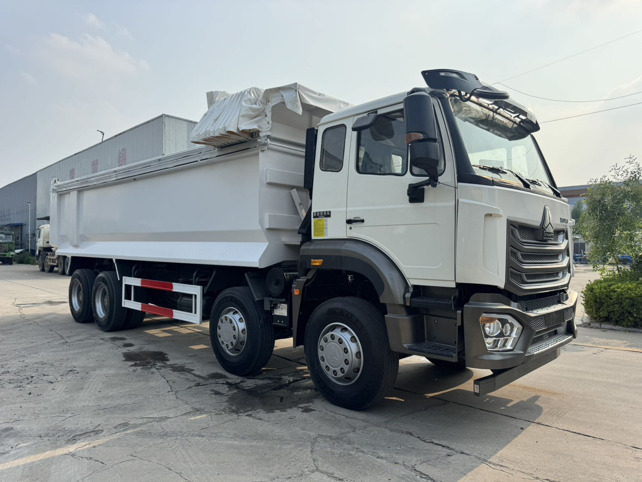 SINOTRUK HOWO Dump Truck 8x4 Click Here for Discount - Istovarivač: slika 2 SINOTRUK HOWO Dump Truck 8x4 Click Here for Discount - Istovarivač: slika 2