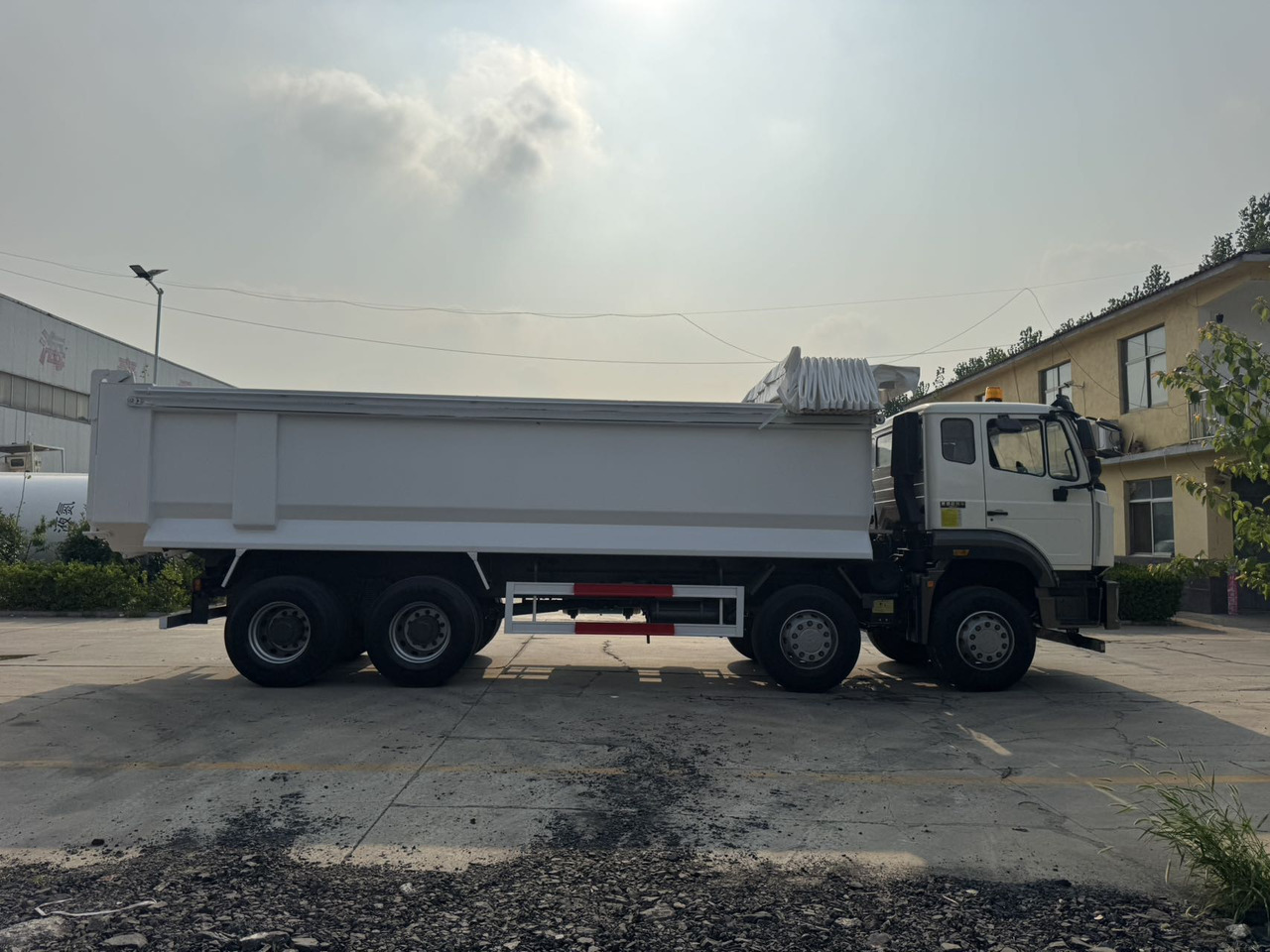 SINOTRUK HOWO Dump Truck 8x4 Click Here for Discount - Istovarivač: slika 4 SINOTRUK HOWO Dump Truck 8x4 Click Here for Discount - Istovarivač: slika 4