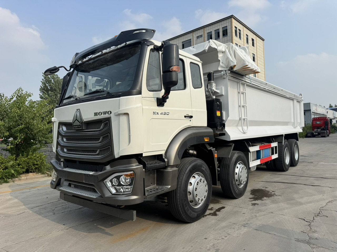 SINOTRUK HOWO Dump Truck 8x4 Click Here for Discount - Istovarivač: slika 1 SINOTRUK HOWO Dump Truck 8x4 Click Here for Discount - Istovarivač: slika 1