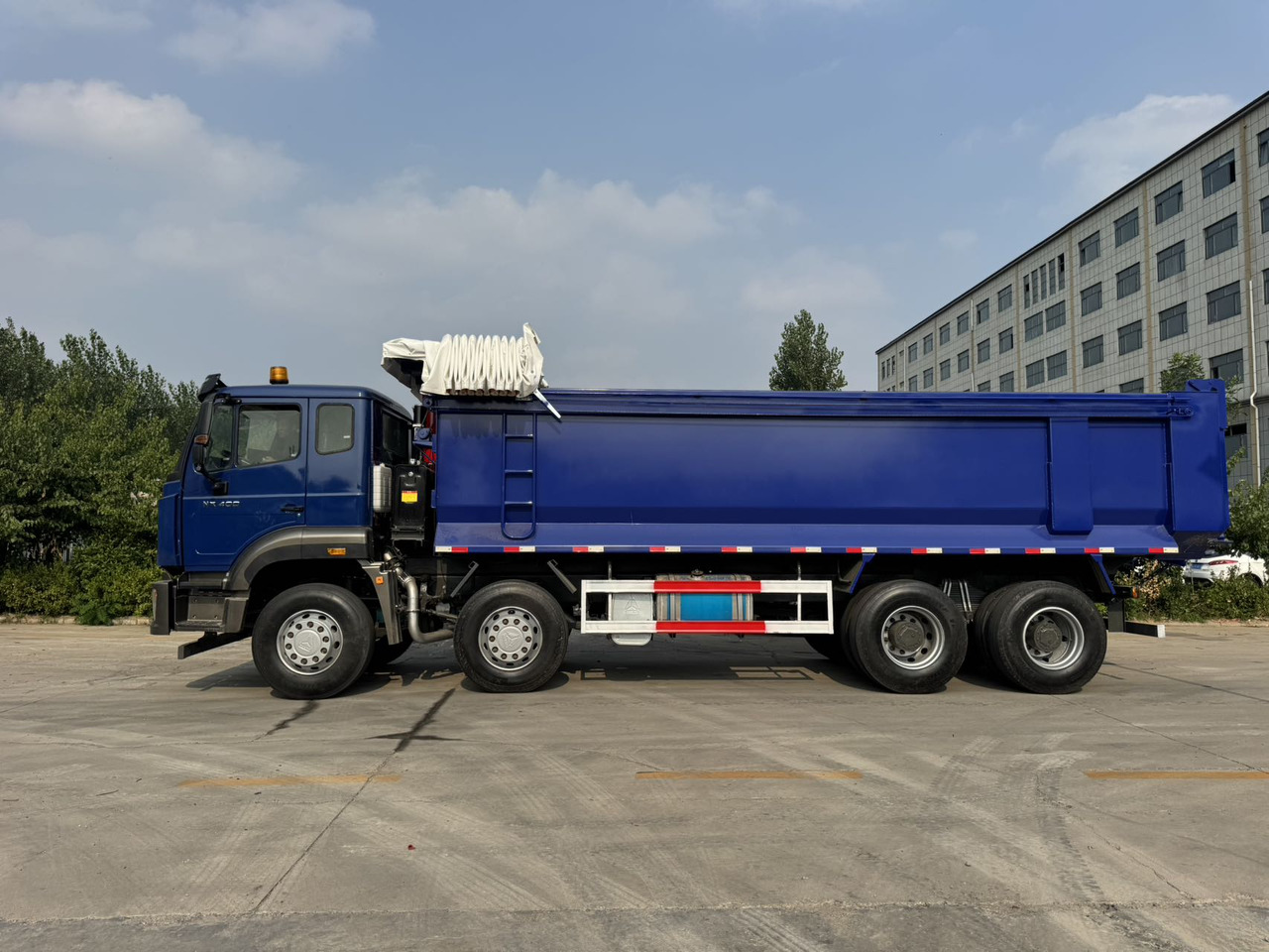 SINOTRUK HOWO Dump Truck 8x4 Click for Discount - Istovarivač: slika 5 SINOTRUK HOWO Dump Truck 8x4 Click for Discount - Istovarivač: slika 5