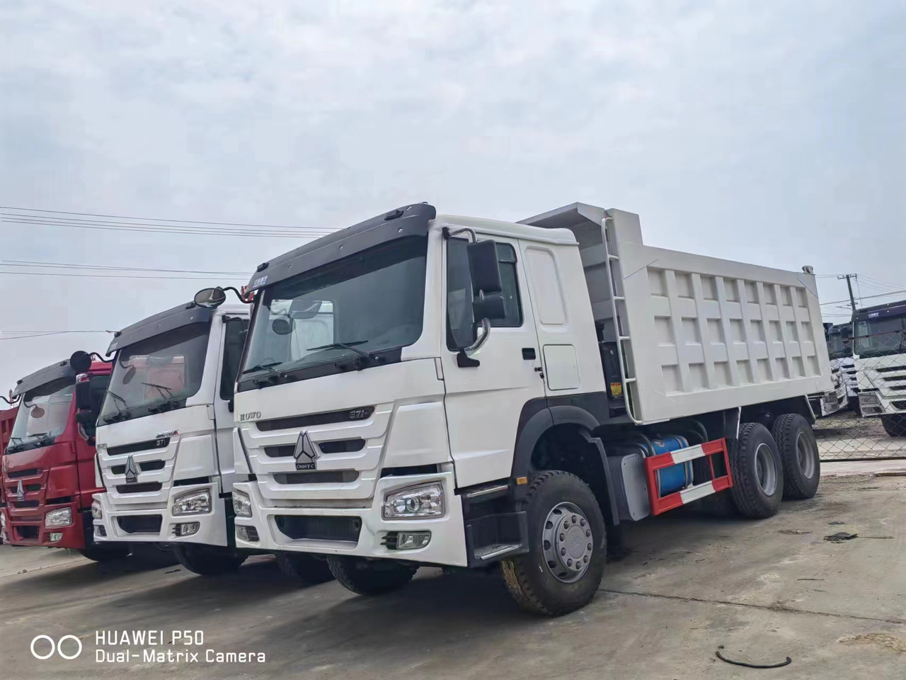 Sino HOWO 6x4 Dump Truck Click for Discount - Istovarivač: slika 1 Sino HOWO 6x4 Dump Truck Click for Discount - Istovarivač: slika 1