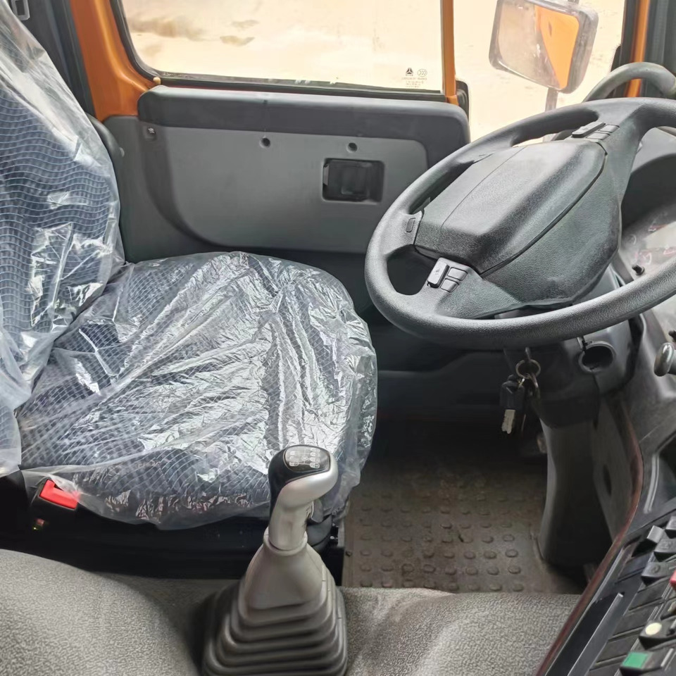 Sino HOWO 8x4 Dump Truck Click for Discount - Istovarivač: slika 3 Sino HOWO 8x4 Dump Truck Click for Discount - Istovarivač: slika 3