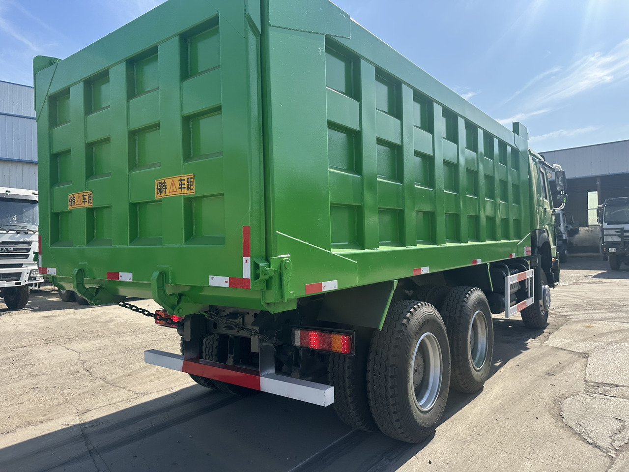 Sinotruck 6x4 HOWO Dump Truck Clcik for Discount - Istovarivač: slika 3 Sinotruck 6x4 HOWO Dump Truck Clcik for Discount - Istovarivač: slika 3