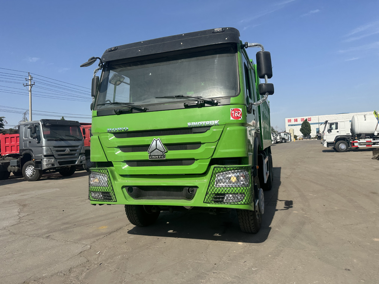 Sinotruck 6x4 HOWO Dump Truck Clcik for Discount - Istovarivač: slika 1 Sinotruck 6x4 HOWO Dump Truck Clcik for Discount - Istovarivač: slika 1