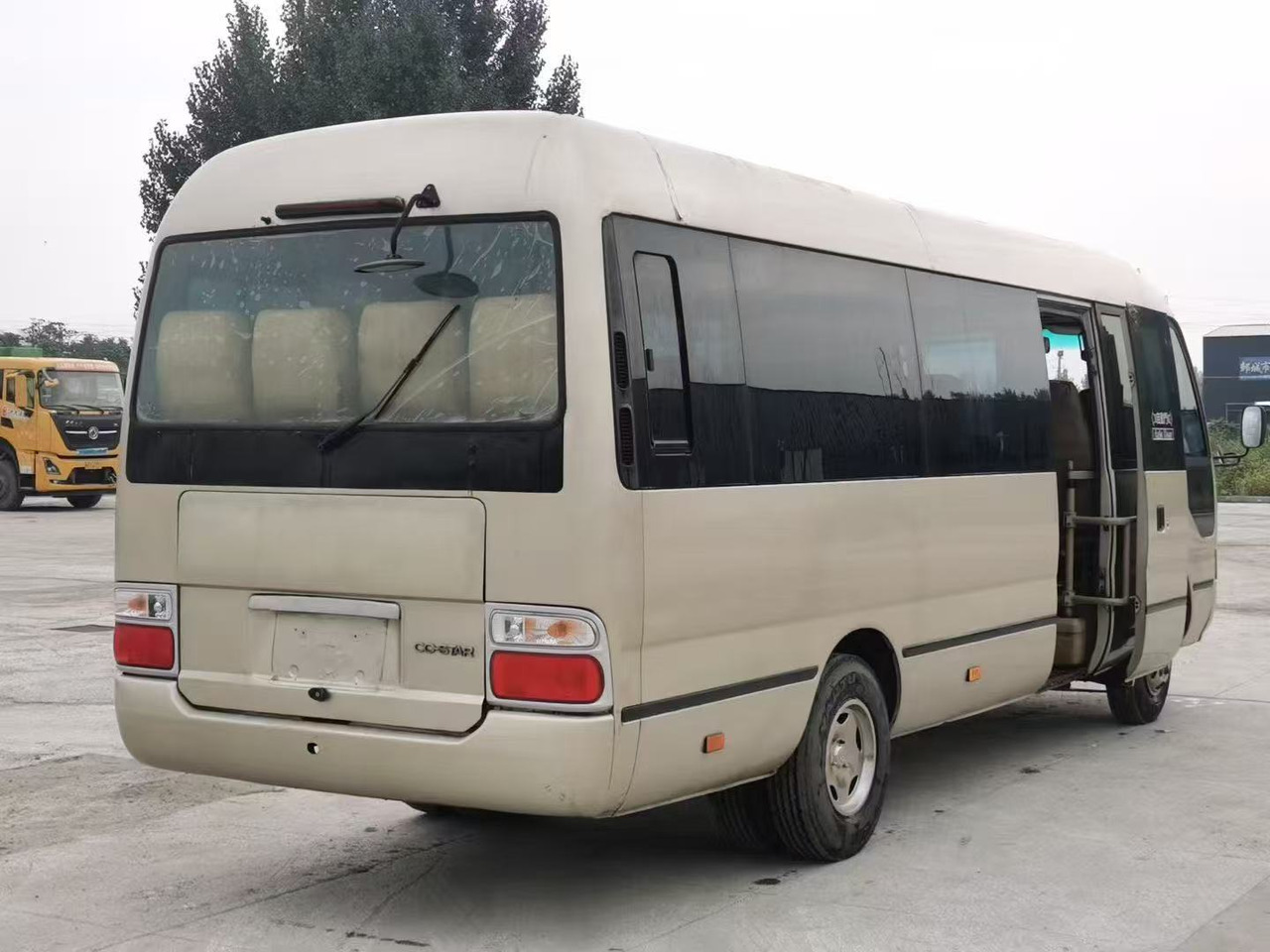 TOYOTA Coaster Mini Bus Good Conditon Automatic Doors Negotiable - Minibus, Putnički kombi: slika 3 TOYOTA Coaster Mini Bus Good Conditon Automatic Doors Negotiable - Minibus, Putnički kombi: slika 3