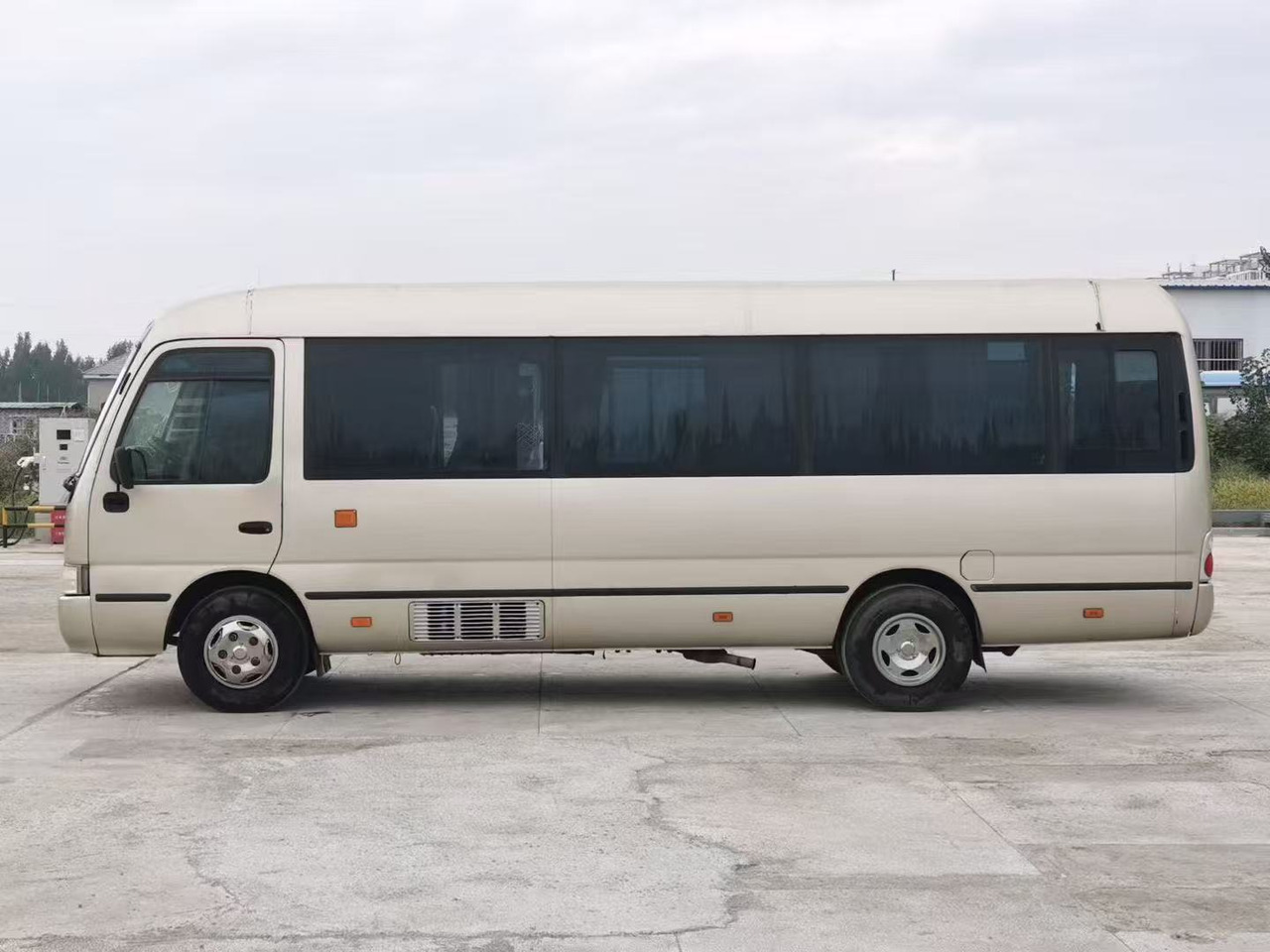 TOYOTA Coaster Mini Bus Good Conditon Automatic Doors Negotiable - Minibus, Putnički kombi: slika 5 TOYOTA Coaster Mini Bus Good Conditon Automatic Doors Negotiable - Minibus, Putnički kombi: slika 5