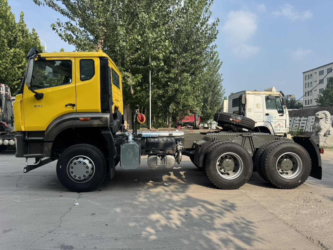 HOWO Truck Unit 6*4 Click Here for Discount - Tegljač: slika 3 HOWO Truck Unit 6*4 Click Here for Discount - Tegljač: slika 3