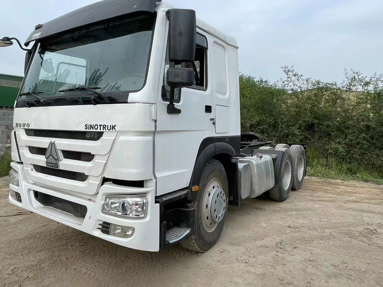 SINOTRUK HOWO371 - Tegljač: slika 1 SINOTRUK HOWO371 - Tegljač: slika 1