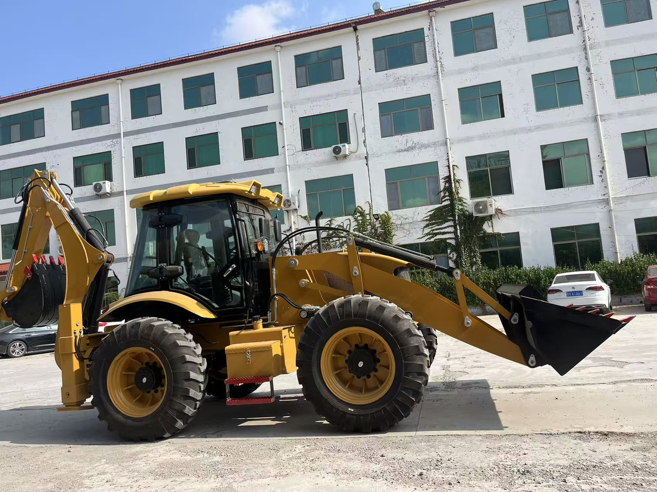 XCMG Backhoe Loader Click for Discount - Bager utovarivač: slika 5 XCMG Backhoe Loader Click for Discount - Bager utovarivač: slika 5