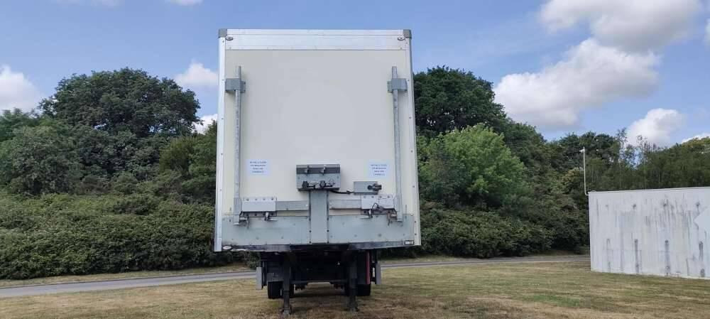 Semi-remorque 1 Essieu DISTRIBOX HAYON 24 PALETTES 2 PORTES AR 2M80 - Poluprikolica sa zatvorenim sandukom: slika 3 Semi-remorque 1 Essieu DISTRIBOX HAYON 24 PALETTES 2 PORTES AR 2M80 - Poluprikolica sa zatvorenim sandukom: slika 3