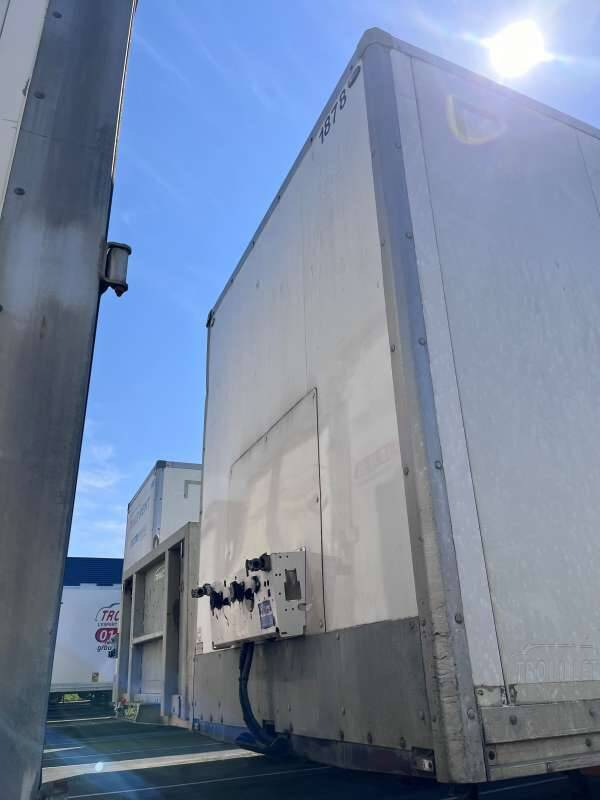 Semi-remorque 3 Essieux 38 TONNES 2 PORTES AR DOUBLE PLANCHER STEELBOX - Poluprikolica sa zatvorenim sandukom: slika 5 Semi-remorque 3 Essieux 38 TONNES 2 PORTES AR DOUBLE PLANCHER STEELBOX - Poluprikolica sa zatvorenim sandukom: slika 5