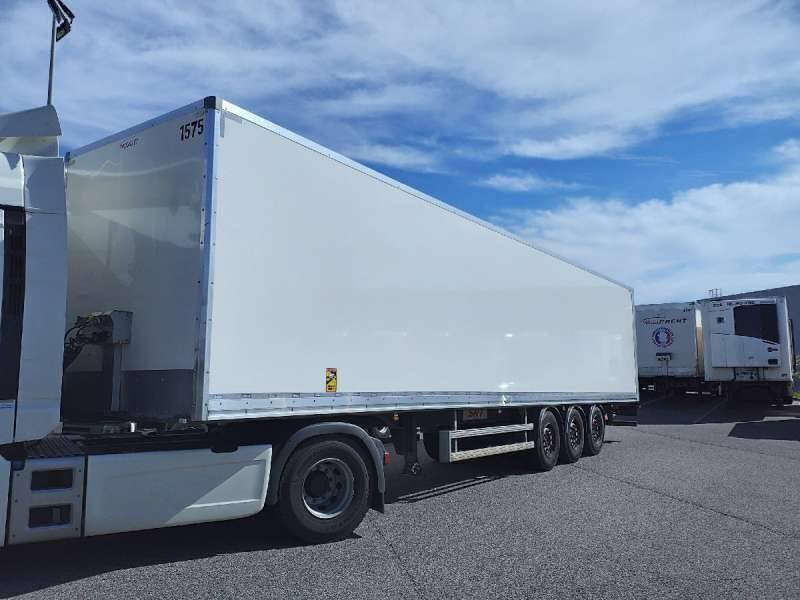 Semi-remorque 3 Essieux SEMI RECONDITONNEE -38 TONNES PORTE RELEVANTE - Poluprikolica sa zatvorenim sandukom: slika 2 Semi-remorque 3 Essieux SEMI RECONDITONNEE -38 TONNES PORTE RELEVANTE - Poluprikolica sa zatvorenim sandukom: slika 2