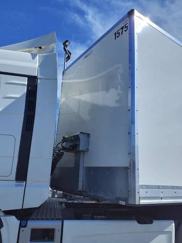 Semi-remorque 3 Essieux SEMI RECONDITONNEE -38 TONNES PORTE RELEVANTE - Poluprikolica sa zatvorenim sandukom: slika 3 Semi-remorque 3 Essieux SEMI RECONDITONNEE -38 TONNES PORTE RELEVANTE - Poluprikolica sa zatvorenim sandukom: slika 3