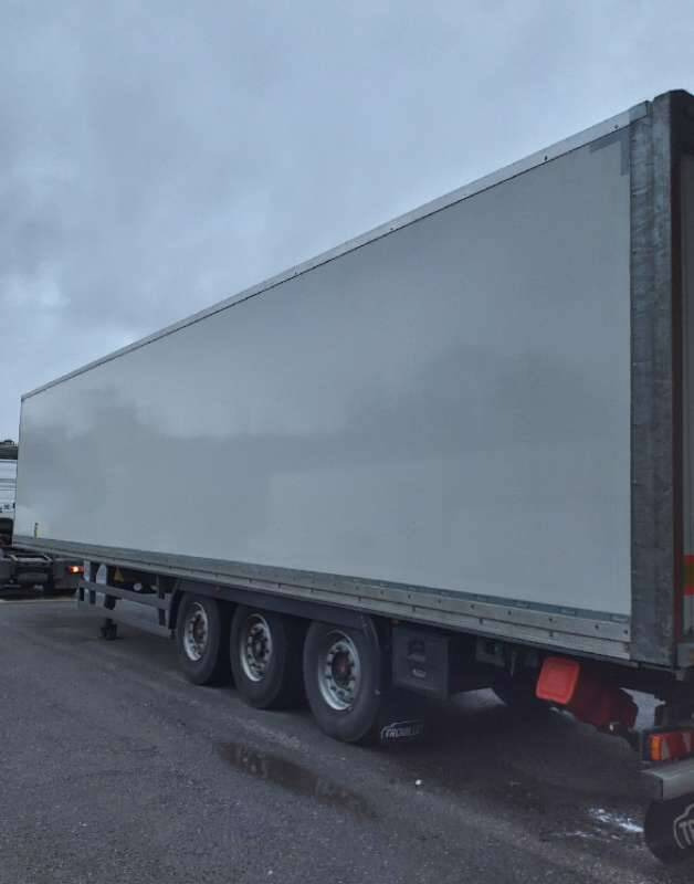 Semi-remorque 3 Essieux SEMI RECONDITONNEE -38 TONNES PORTE RELEVANTE - Poluprikolica sa zatvorenim sandukom: slika 1 Semi-remorque 3 Essieux SEMI RECONDITONNEE -38 TONNES PORTE RELEVANTE - Poluprikolica sa zatvorenim sandukom: slika 1