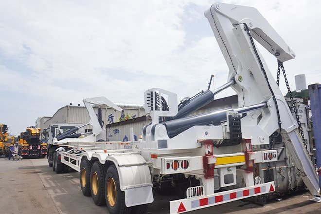 China Container Side Loader Price for Sale in Ghana - Poluprikolica za prevoz kontejnera/ Poluprikolica sa promenjivim sandukom: slika 3 China Container Side Loader Price for Sale in Ghana - Poluprikolica za prevoz kontejnera/ Poluprikolica sa promenjivim sandukom: slika 3