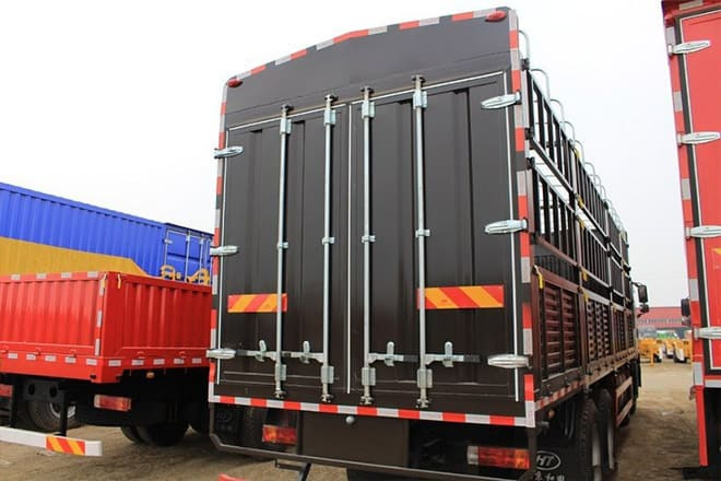 FAW FAW J6P Livestock Truck for Sale in Uganda - Kamion za prevoz stoke: slika 3 FAW FAW J6P Livestock Truck for Sale in Uganda - Kamion za prevoz stoke: slika 3