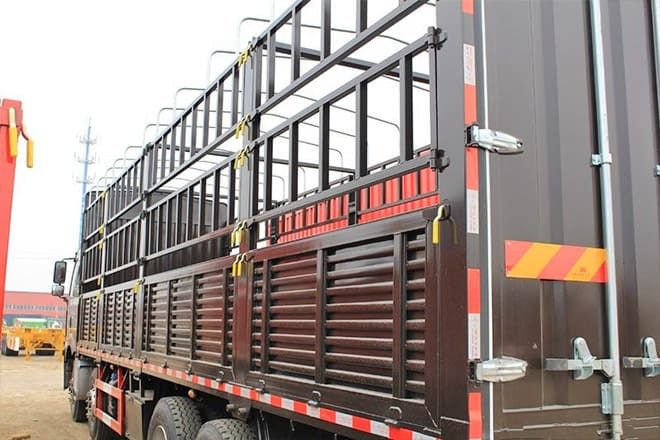 FAW FAW J6P Livestock Truck for Sale in Uganda - Kamion za prevoz stoke: slika 4 FAW FAW J6P Livestock Truck for Sale in Uganda - Kamion za prevoz stoke: slika 4