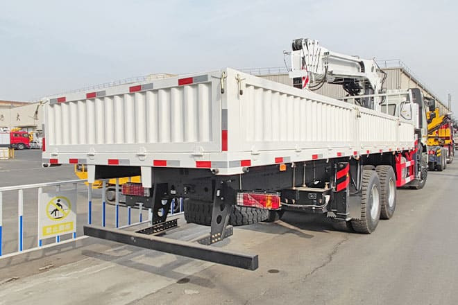 FAW FAW Truck Mounted Crane with Hydraulic Boom for Sale in Kuwait - Kamion sa dizalicom: slika 3 FAW FAW Truck Mounted Crane with Hydraulic Boom for Sale in Kuwait - Kamion sa dizalicom: slika 3