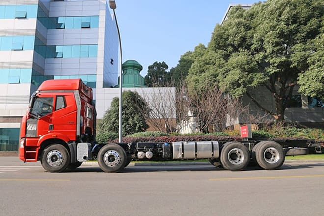 FAW Faw J6P 420 Truck New Model for Sale in Ghana - Kamion sa golom šasijom i zatvorenom kabinom: slika 2 FAW Faw J6P 420 Truck New Model for Sale in Ghana - Kamion sa golom šasijom i zatvorenom kabinom: slika 2