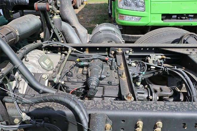 FAW New FAW JIEFANG Trucks for Sale in Qatar - Kamion sa golom šasijom i zatvorenom kabinom: slika 4 FAW New FAW JIEFANG Trucks for Sale in Qatar - Kamion sa golom šasijom i zatvorenom kabinom: slika 4