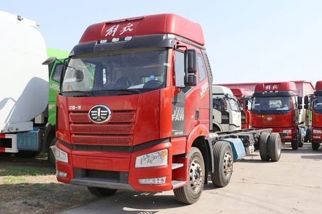 FAW New FAW JIEFANG Trucks for Sale in Qatar - Kamion sa golom šasijom i zatvorenom kabinom: slika 1 FAW New FAW JIEFANG Trucks for Sale in Qatar - Kamion sa golom šasijom i zatvorenom kabinom: slika 1