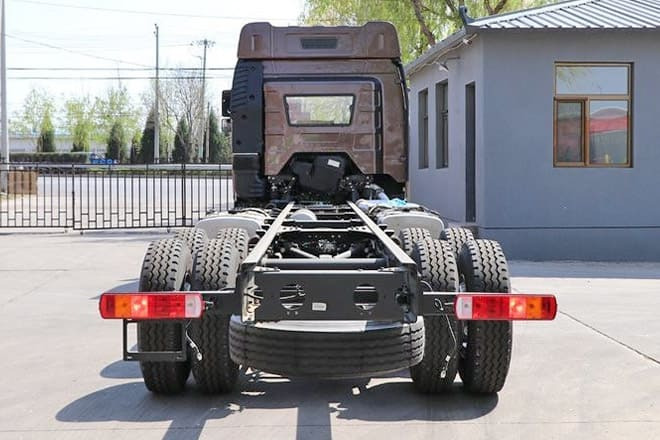 FAWA FAW Truck J6P New Model for Sale in Sierra Leone - Kamion sa golom šasijom i zatvorenom kabinom: slika 4 FAWA FAW Truck J6P New Model for Sale in Sierra Leone - Kamion sa golom šasijom i zatvorenom kabinom: slika 4