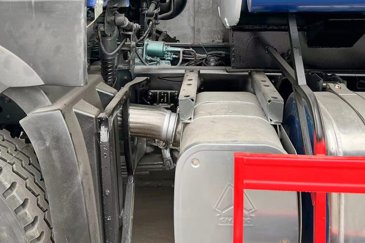 Howo Water Sprinkler Truck for Sale in Mali - Kamion cisterna: slika 5 Howo Water Sprinkler Truck for Sale in Mali - Kamion cisterna: slika 5