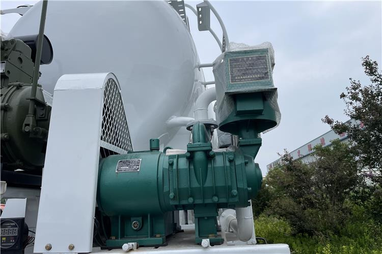 TITAN 3 Axle Dry Bulker Cement Tanker Trailer for Sale In Saudi Arabia - Poluprikolica: slika 3 TITAN 3 Axle Dry Bulker Cement Tanker Trailer for Sale In Saudi Arabia - Poluprikolica: slika 3