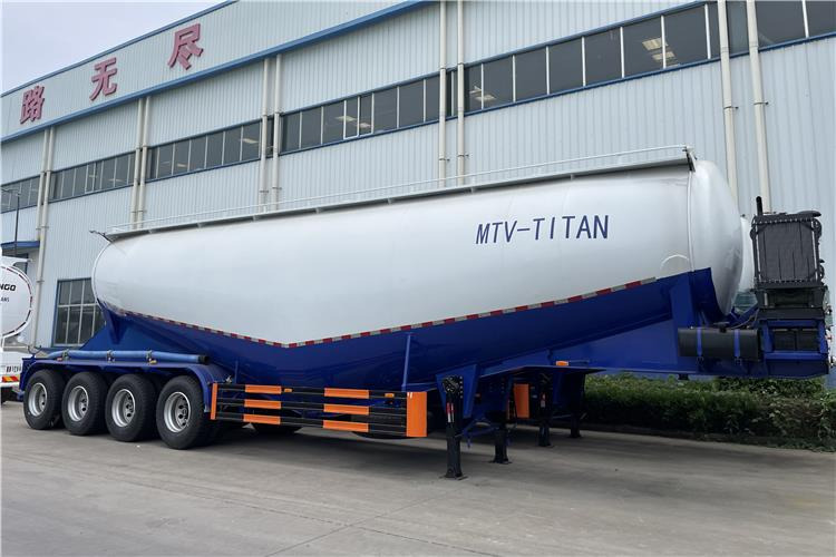 TITAN 4 Axle 60 Ton Bulker Cement Tanker Trailer for Sale In United Arab Emirates - Poluprikolica: slika 1 TITAN 4 Axle 60 Ton Bulker Cement Tanker Trailer for Sale In United Arab Emirates - Poluprikolica: slika 1