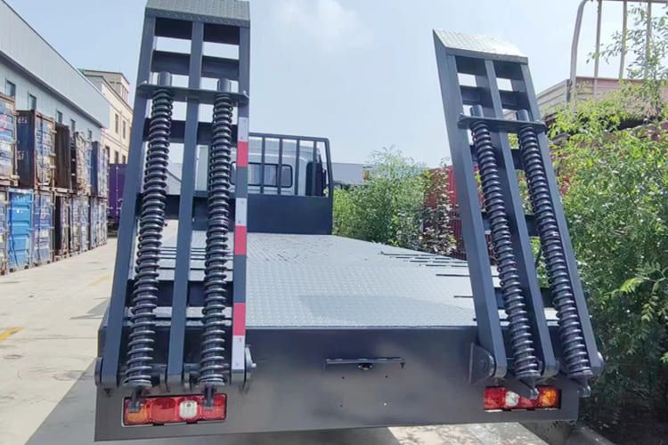 SHACMAN L3000 Light Cargo Truck with Rear Loading Ramp - Kamion sa tovarnim sandukom: slika 4 SHACMAN L3000 Light Cargo Truck with Rear Loading Ramp - Kamion sa tovarnim sandukom: slika 4
