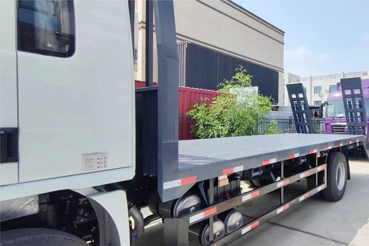 SHACMAN SHACMAN L3000 4x2 Light Cargo Truck with Rear Loading Ramp - Kamion sa tovarnim sandukom: slika 3 SHACMAN SHACMAN L3000 4x2 Light Cargo Truck with Rear Loading Ramp - Kamion sa tovarnim sandukom: slika 3