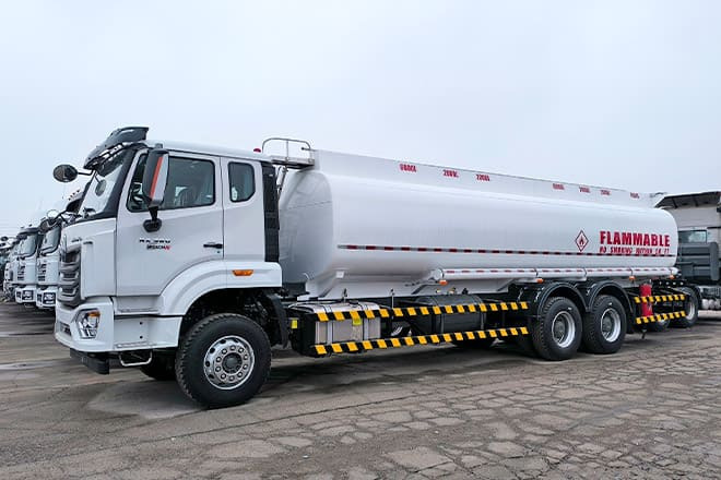 SINOTRUK Howo 380 Petrol Tanker Truck Price for Sale in Sierra Leone - Kamion cisterna: slika 1 SINOTRUK Howo 380 Petrol Tanker Truck Price for Sale in Sierra Leone - Kamion cisterna: slika 1