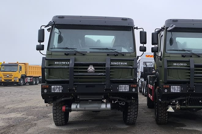 SINOTRUK Howo 4X2 Small Fuel Tanker Truck for Sale in Zambia - Kamion cisterna: slika 3 SINOTRUK Howo 4X2 Small Fuel Tanker Truck for Sale in Zambia - Kamion cisterna: slika 3