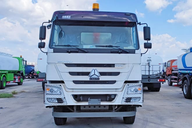 SINOTRUK Howo 8x4 Tipper Truck for Sale in Guinea - Istovarivač: slika 2 SINOTRUK Howo 8x4 Tipper Truck for Sale in Guinea - Istovarivač: slika 2