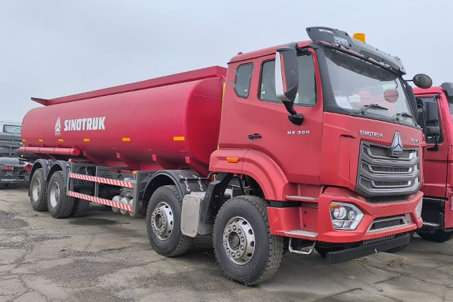 SINOTRUK Howo NX380 Diesel Tanker Truck for Sale in Tanzania - Kamion cisterna: slika 1 SINOTRUK Howo NX380 Diesel Tanker Truck for Sale in Tanzania - Kamion cisterna: slika 1